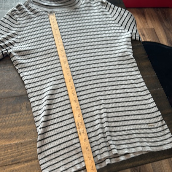 DKNY women black gray stripe long sleeve turtle neck sweater size Large - Picture 6 of 10